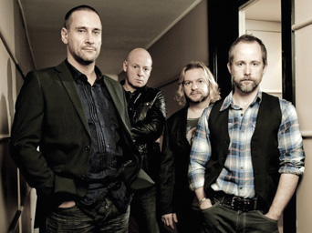 Billy Boyd with his band Beecake